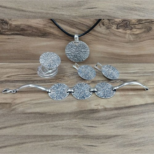 Cute Daisy Jewelry Set - Necklace Earrings Bracelet Ring – Beluga Design